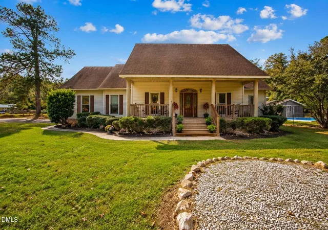 Photo 2 of Single family home for sale at 30 Ormsby Ct, Spring Lake, NC 28390 | MLS# 10190462 | Listing updated on 2026-09-03