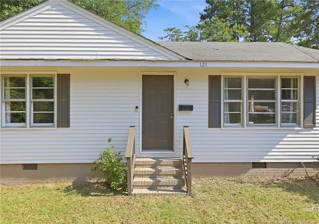 Photo 3 of Single family home for sale at 121 Post Ave, Fayetteville, NC 28301 | MLS# 768596 | Listing updated on 2026-09-03