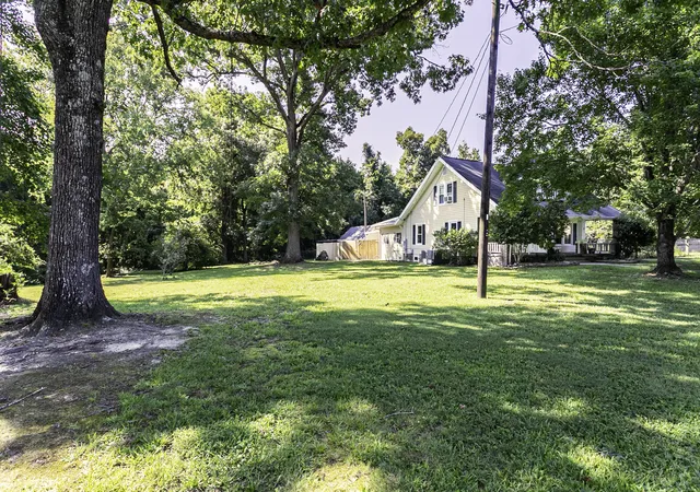 Photo 3 of Single family home for sale at 570 W Old Glencoe Rd, Burlington, NC 27217 | MLS# 10190506 | Listing updated on 2026-09-03
