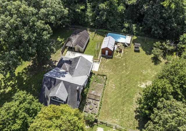 Photo 4 of Single family home for sale at 570 W Old Glencoe Rd, Burlington, NC 27217 | MLS# 10190506 | Listing updated on 2026-09-03