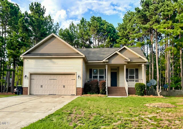 Photo 1 of Single family home for sale at 31 Maple Leaf Ct, Lillington, NC 27546 | MLS# 10190675 | Listing updated on 2026-10-01
