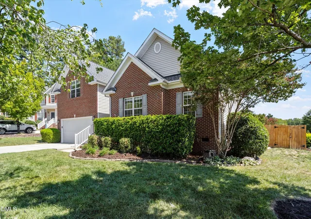 Photo 2 of Sale Pending at 1000 Pepper Bush Ct, Apex, NC 27502 | MLS# 10190563 | Listing updated on 2026-09-16