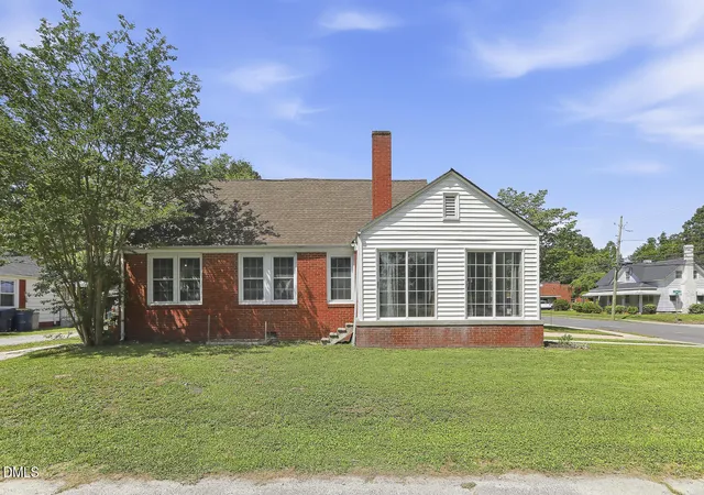 Photo 2 of Single family home for sale at 708 S 3rd Street, Smithfield, NC 27577 | MLS# 10190936 | Listing updated on 2026-09-08