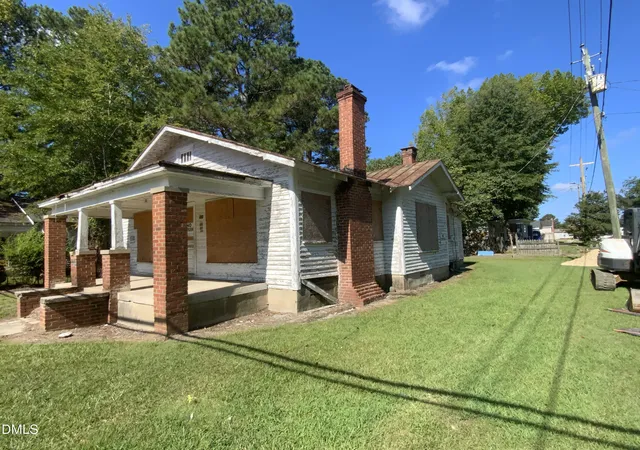 Photo 2 of Single family home for sale at 411 N Magnolia Ave, Dunn, NC 28334 | MLS# 10190592 | Listing updated on 2026-09-11