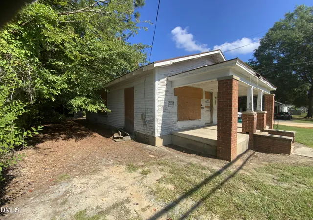 Photo 3 of Single family home for sale at 411 N Magnolia Ave, Dunn, NC 28334 | MLS# 10190592 | Listing updated on 2026-09-11