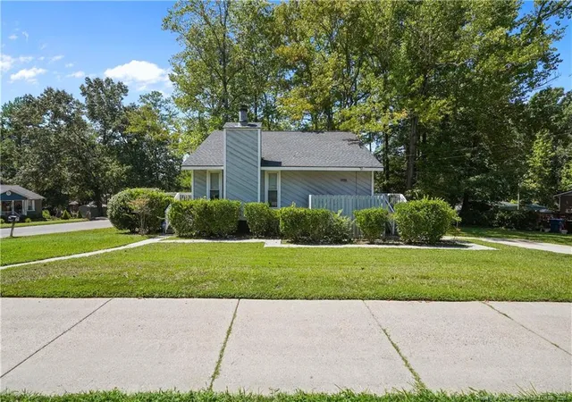 Photo 4 of Sale Pending at 417 Crestview St, Sanford, NC 27330 | MLS# 768868 | Listing updated on 2026-09-07