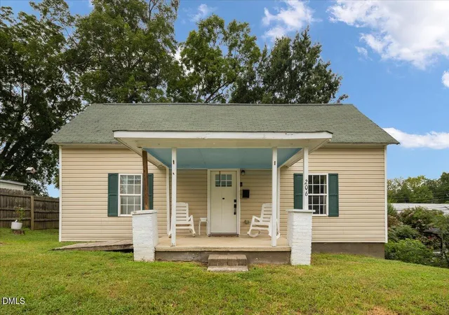 Photo 1 of Single family home for sale at 206 S Ellington St, Clayton, NC 27520 | MLS# 10190982 | Listing updated on 2026-09-18