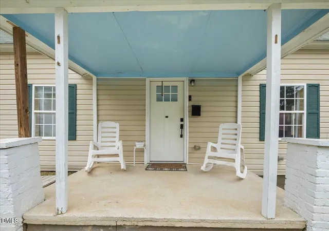 Photo 3 of Single family home for sale at 206 S Ellington St, Clayton, NC 27520 | MLS# 10190982 | Listing updated on 2026-09-18