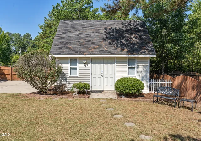 Photo 4 of Sale Pending at 6301 Willowlawn Dr, Wake Forest, NC 27587 | MLS# 10190728 | Listing updated on 2026-09-14