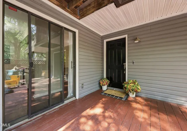 Listing Photo 4 - Condo for sale in building located at 167 Springberry Ln, Chapel Hill, NC 27517