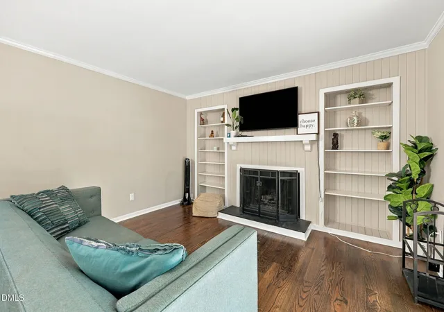 Listing Photo 5 - Condo for sale in building located at 167 Springberry Ln, Chapel Hill, NC 27517
