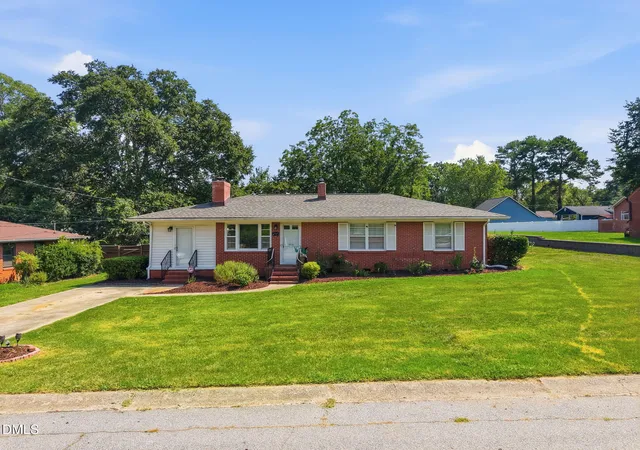 Photo 3 of Single family home for sale at 909 Brooks Ave, Garner, NC 27529 | MLS# 10190829 | Listing updated on 2026-09-13