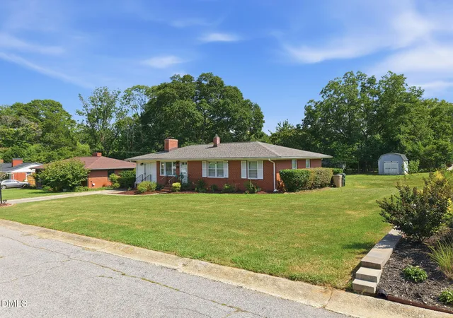 Photo 3 of Single family home for sale at 909 Brooks Ave, Garner, NC 27529 | MLS# 10190829 | Listing updated on 2026-09-13