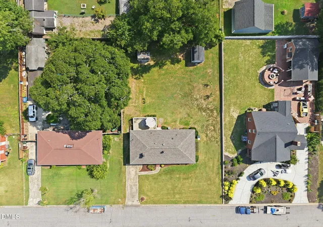 Photo 4 of Single family home for sale at 909 Brooks Ave, Garner, NC 27529 | MLS# 10190829 | Listing updated on 2026-09-13