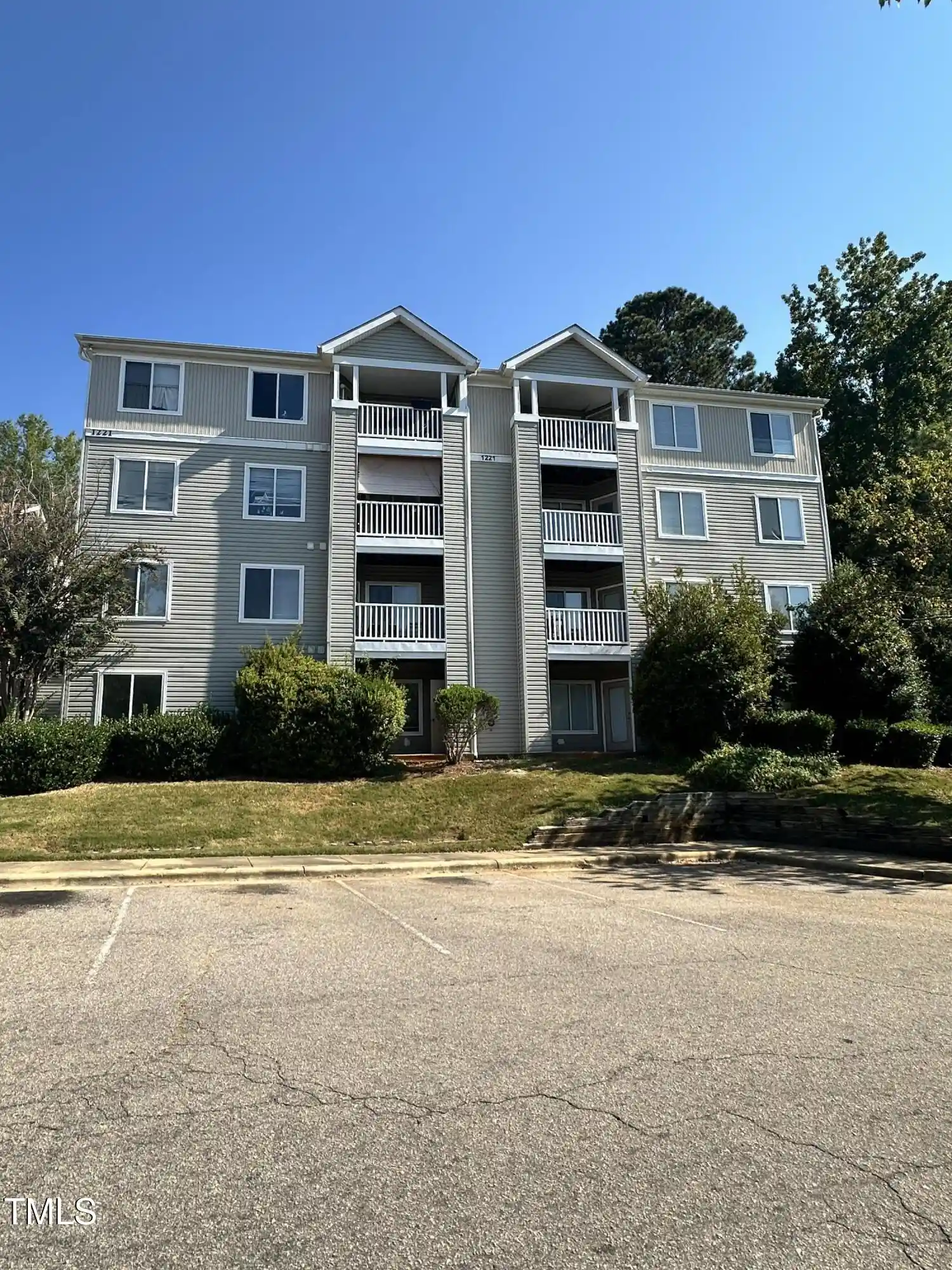 Listing Photo 2 - Condo for sale in 1221 University Ct located at 1221 University Ct, Raleigh, NC 27606 - Unit #304