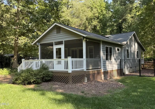 Photo 2 of Single family home for sale at 137 B Windsor Cir, Chapel Hill, NC 27516 | MLS# 10190934 | Listing updated on 2026-09-04