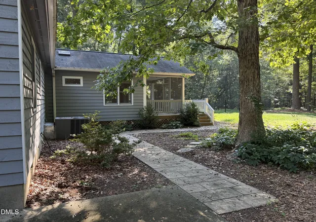 Photo 3 of Single family home for sale at 137 B Windsor Cir, Chapel Hill, NC 27516 | MLS# 10190934 | Listing updated on 2026-10-07