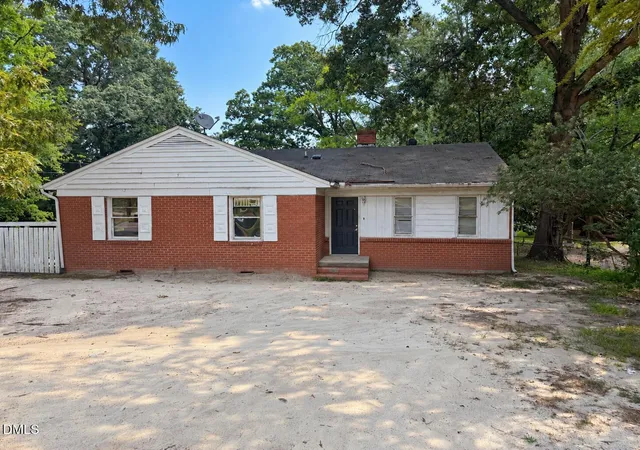 Photo 3 of Sale Pending at 645 Sunnybrook Rd, Raleigh, NC 27610 | MLS# 10190811 | Listing updated on 2026-09-15