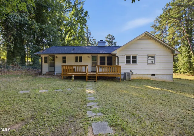 Photo 3 of Sale Pending at 737 Lakeview Dr, Henderson, NC 27536 | MLS# 10190780 | Listing updated on 2026-09-07