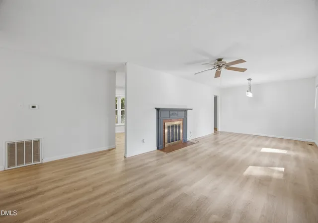 Photo 4 of Sale Pending at 737 Lakeview Dr, Henderson, NC 27536 | MLS# 10190780 | Listing updated on 2026-09-07