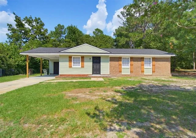 Photo 2 of Single family home for sale at 6612 Amanda Cir, Fayetteville, NC 28304 | MLS# 768893 | Listing updated on 2026-09-04