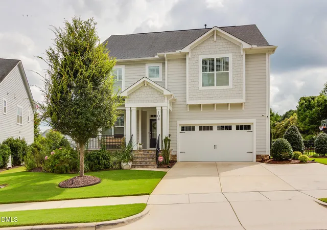 Photo 3 of Sale Pending at 104 Hackamore Ln, Raleigh, NC 27606 | MLS# 10191049 | Listing updated on 2026-09-10