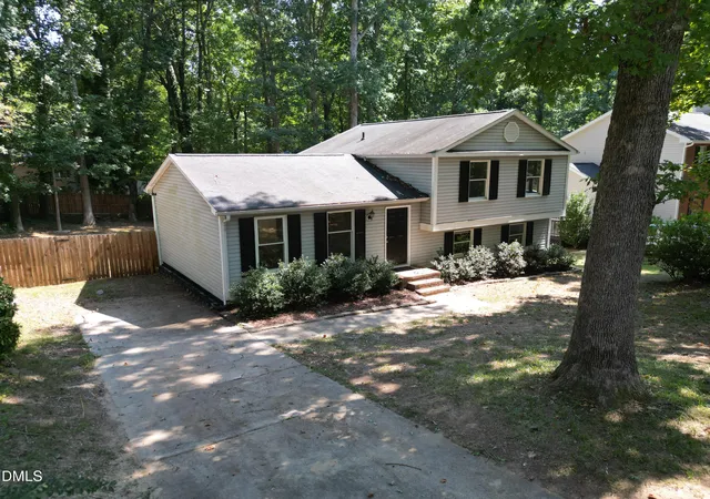 Photo 2 of Single family home for sale at 872 Lochmaben St, Wake Forest, NC 27587 | MLS# 10190920 | Listing updated on 2026-10-02
