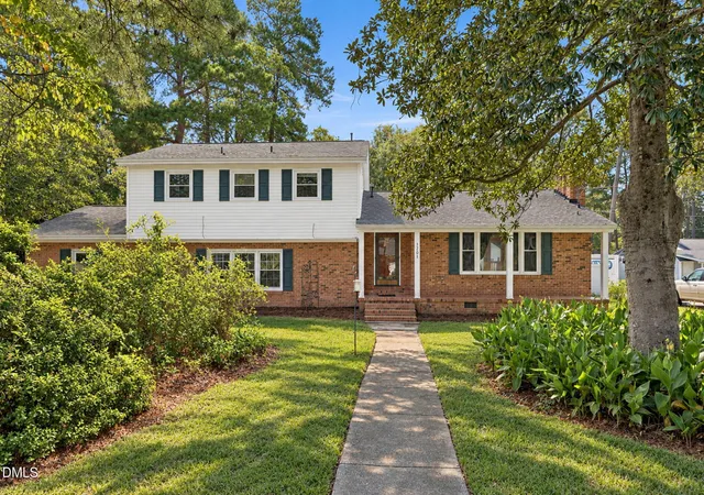 Photo 2 of Single family home for sale at 1201 S Crescent Dr, Smithfield, NC 27577 | MLS# 10191434 | Listing updated on 2026-09-09
