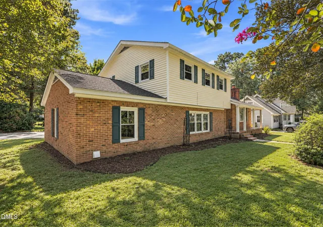 Photo 3 of Single family home for sale at 1201 S Crescent Dr, Smithfield, NC 27577 | MLS# 10191434 | Listing updated on 2026-09-09
