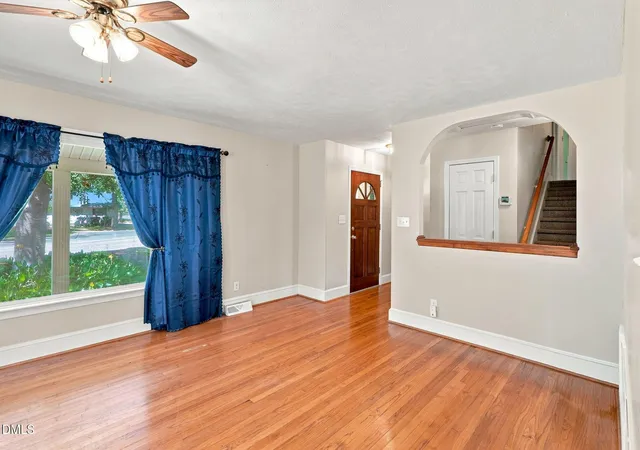 Photo 4 of Single family home for sale at 1201 S Crescent Dr, Smithfield, NC 27577 | MLS# 10191434 | Listing updated on 2026-09-09