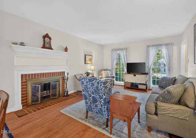 Photo 4 of Single family home for sale at 6 Haggis Ct, Durham, NC 27705 | MLS# 10191605 | Listing updated on 2026-09-11