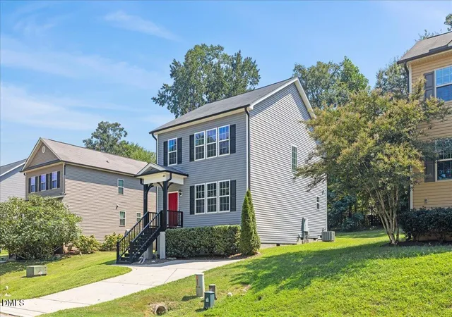 Photo 2 of Single family home for sale at 324 Chamberlain Dr, Clayton, NC 27527 | MLS# 10190891 | Listing updated on 2026-09-05