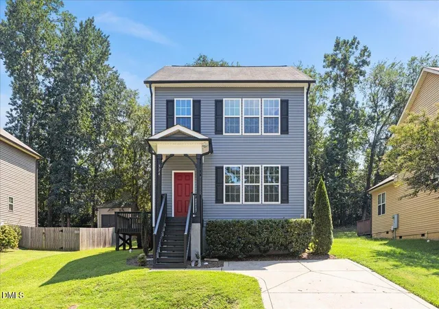 Photo 3 of Single family home for sale at 324 Chamberlain Dr, Clayton, NC 27527 | MLS# 10190891 | Listing updated on 2026-09-05