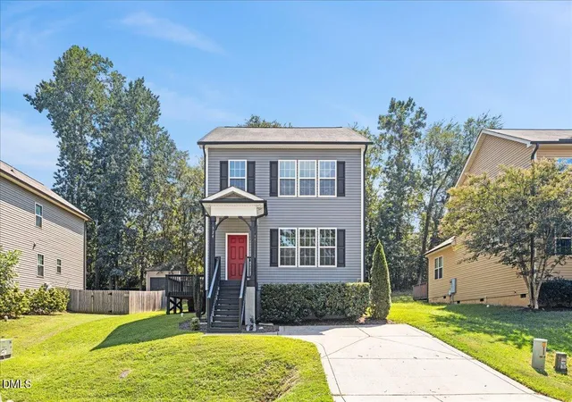 Photo 3 of Single family home for sale at 324 Chamberlain Dr, Clayton, NC 27527 | MLS# 10190891 | Listing updated on 2026-09-05
