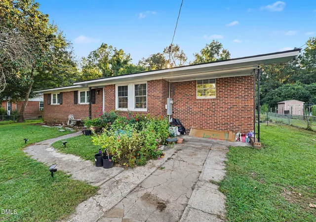 Photo 1 of Single family home for sale at 2052 Mango Cir, Fayetteville, NC 28304 | MLS# 10191715 | Listing updated on 2026-09-10