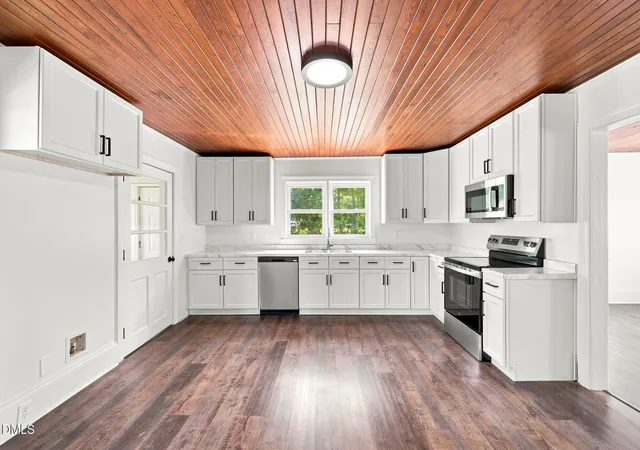 Photo 2 of Single family home for sale at 2695 Lizzie Ml Rd, Selma, NC 27576 | MLS# 10190902 | Listing updated on 2026-09-04