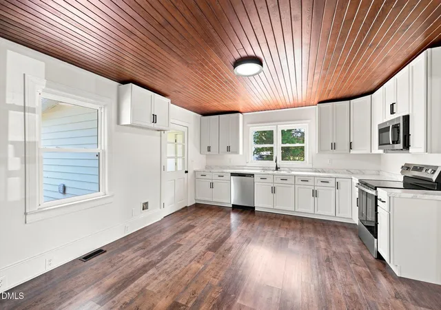 Photo 3 of Single family home for sale at 2695 Lizzie Ml Rd, Selma, NC 27576 | MLS# 10190902 | Listing updated on 2026-09-04