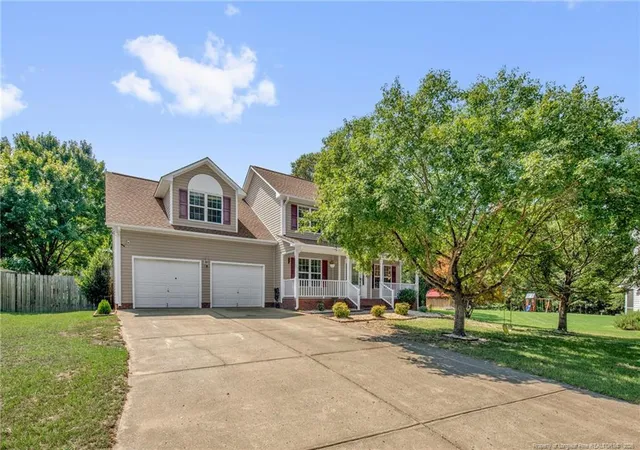 Photo 3 of Sale Pending at 10 Rolling Stone Ct, Sanford, NC 27332 | MLS# 768655 | Listing updated on 2026-09-17