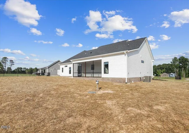 Photo 4 of Single family home for sale at 1420 Scarlet Oak Rd, Spring Hope, NC 27882 | MLS# 10190980 | Listing updated on 2026-09-17
