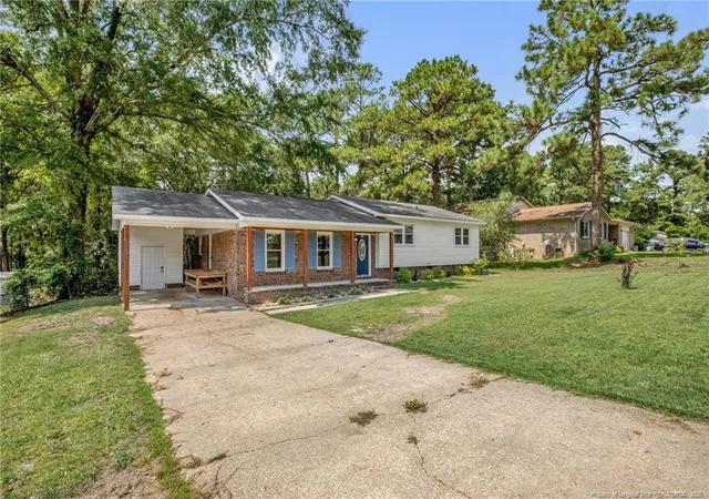 Photo 2 of Single family home for sale at 130 S Ingleside Dr, Fayetteville, NC 28314 | MLS# 768954 | Listing updated on 2026-09-05
