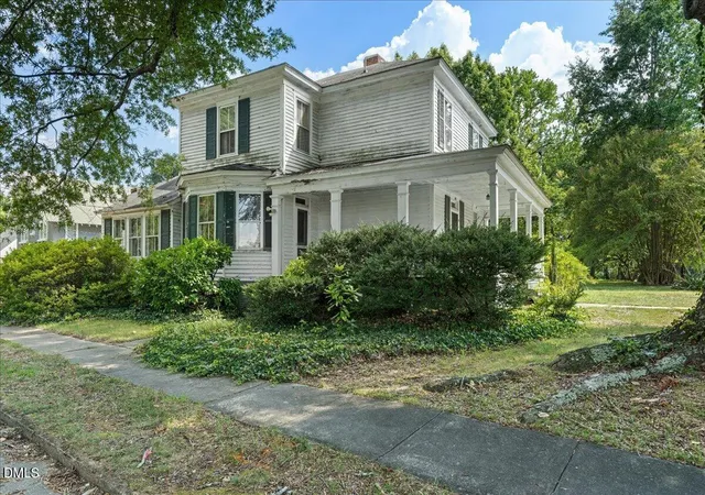 Photo 2 of Single family home for sale at 302 Halifax St, Warrenton, NC 27589 | MLS# 10191071 | Listing updated on 2026-09-05