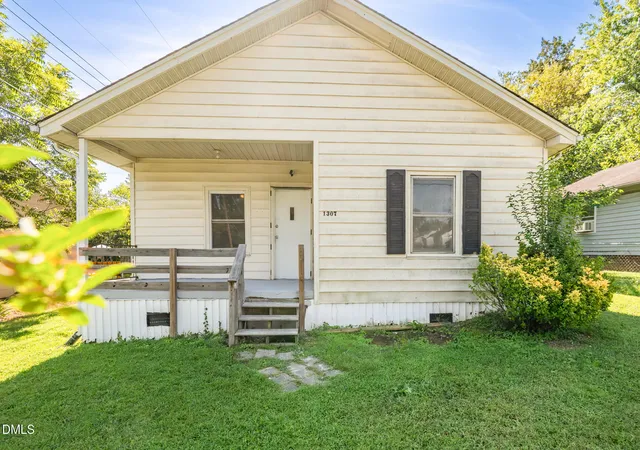 Photo 1 of Single family home for sale at 1307 Stonewall St, Burlington, NC 27217 | MLS# 10192074 | Listing updated on 2026-09-11