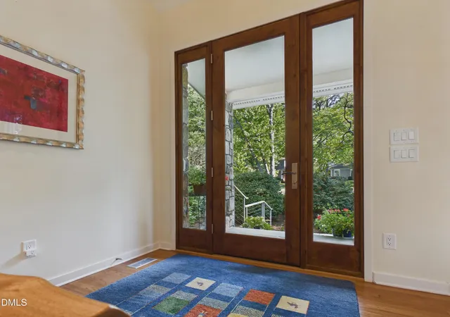 Photo 4 of Single family home for sale at 112 Black Oak Pl, Chapel Hill, NC 27517 | MLS# 10191104 | Listing updated on 2026-09-20