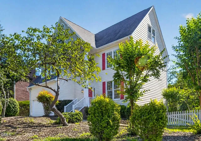 Photo 3 of Sale Pending at 104 Callard Run, Chapel Hill, NC 27514 | MLS# 10191685 | Listing updated on 2026-09-16