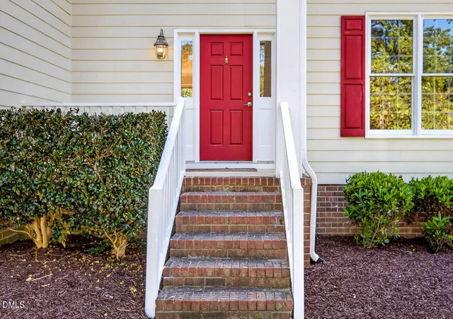Photo 3 of Sale Pending at 104 Callard Run, Chapel Hill, NC 27514 | MLS# 10191685 | Listing updated on 2026-09-16