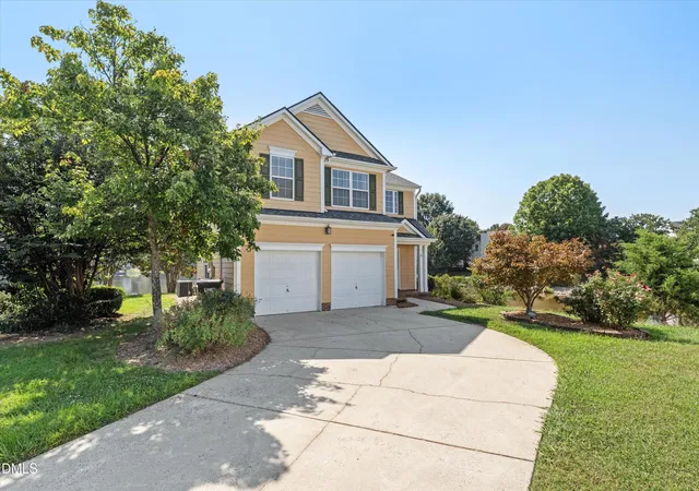 Photo 3 of Sale Pending at 6 Spinnaker Ct, Durham, NC 27703 | MLS# 10191435 | Listing updated on 2026-09-18