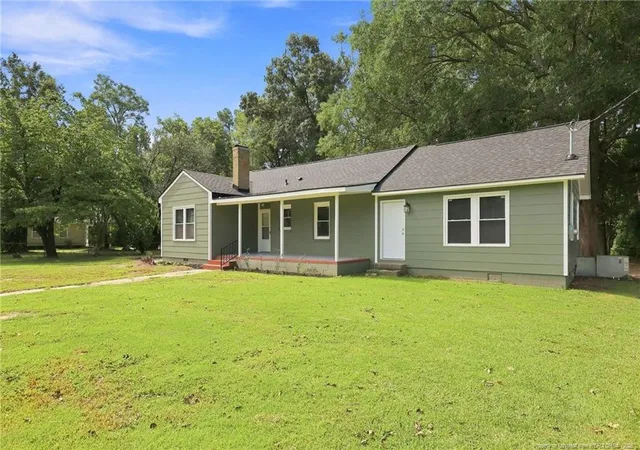 Photo 2 of Single family home for sale at 506 Stetson St, Clinton, NC 28328 | MLS# 768972 | Listing updated on 2026-09-09