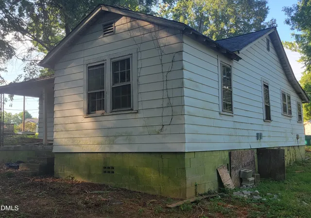 Photo 2 of Single family home for sale at 813 Strawberry Rd, Reidsville, NC 27320 | MLS# 10191253 | Listing updated on 2026-09-08