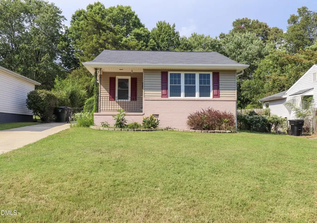Photo 2 of Sale Pending at 227 Albany St, Burlington, NC 27215 | MLS# 10191151 | Listing updated on 2026-09-16