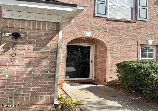 Photo 3 of Single family home for sale at 2909 Glade Aster Ct, Raleigh, NC 27604 | MLS# 10192677 | Listing updated on 2026-10-09